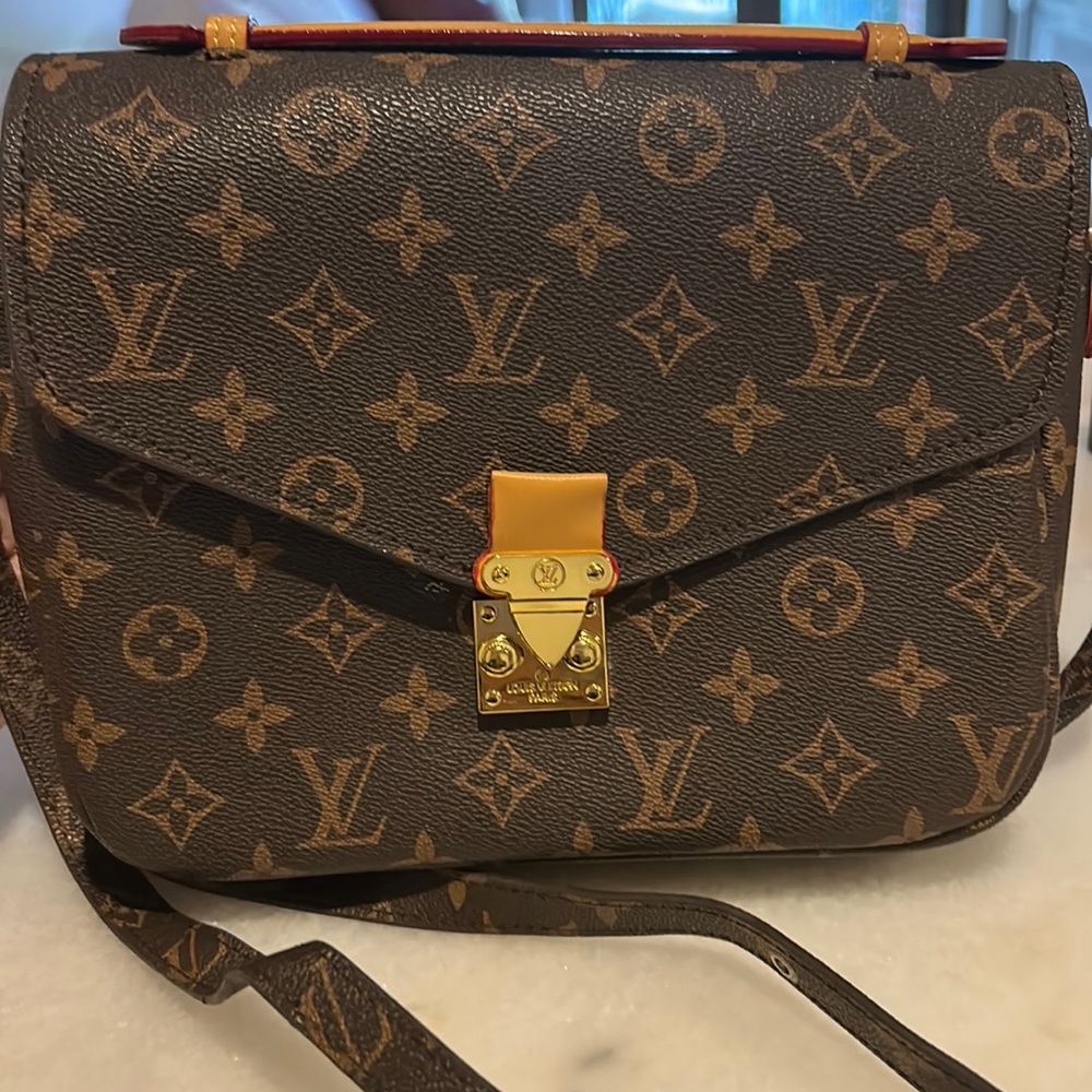 LV purse